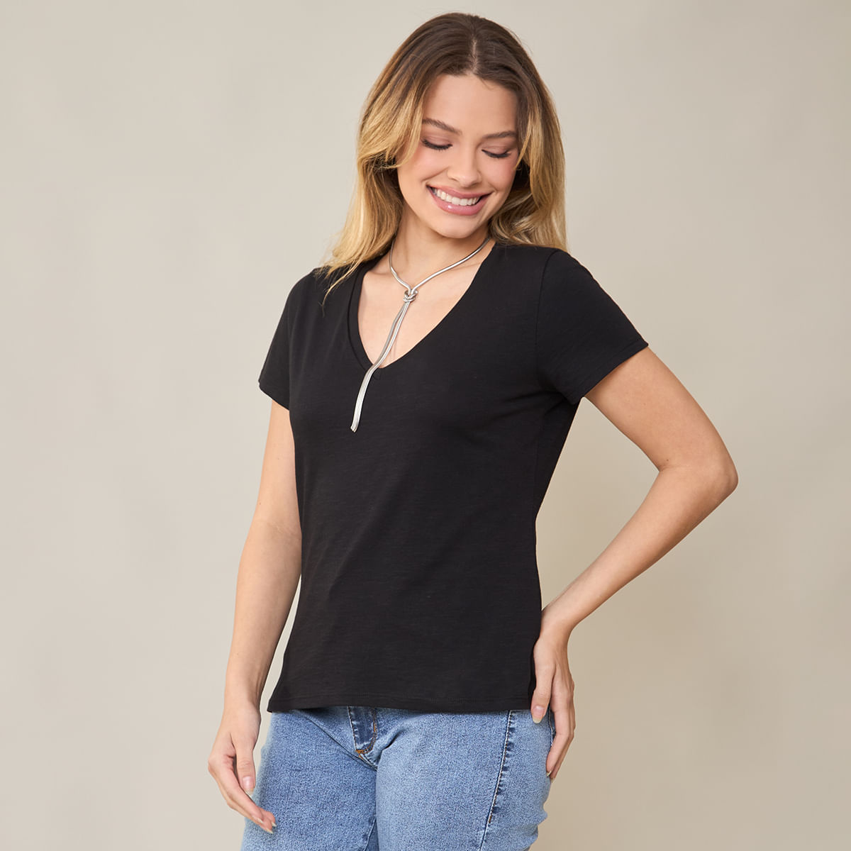 Camiseta Feminina Gola V Algodão Peruano Preta Basic Sou | Montreal ...